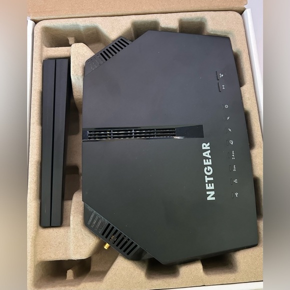 AC 1200 WiFi Cable Modem Router - 802.11 ac Dual Band Gigabit - Up to 340 Mbps - Picture 12 of 16